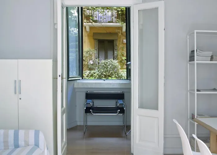 Liberty Two-Room Apartment In Porta Venezia
