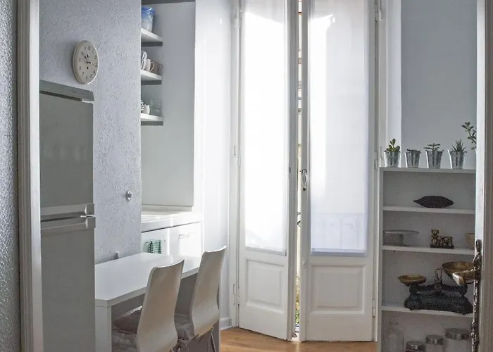 Liberty Two-Room Apartment In Porta Venezia